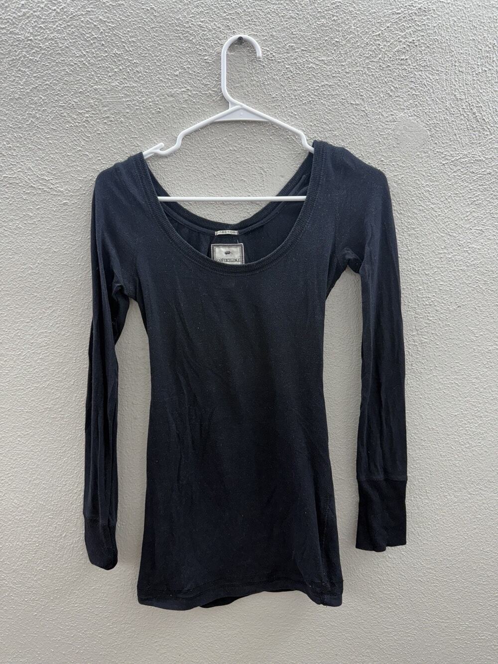 Poof Excellence Womens Shirt Size Medium Black Long Sleeve Scoop Neck Stretch